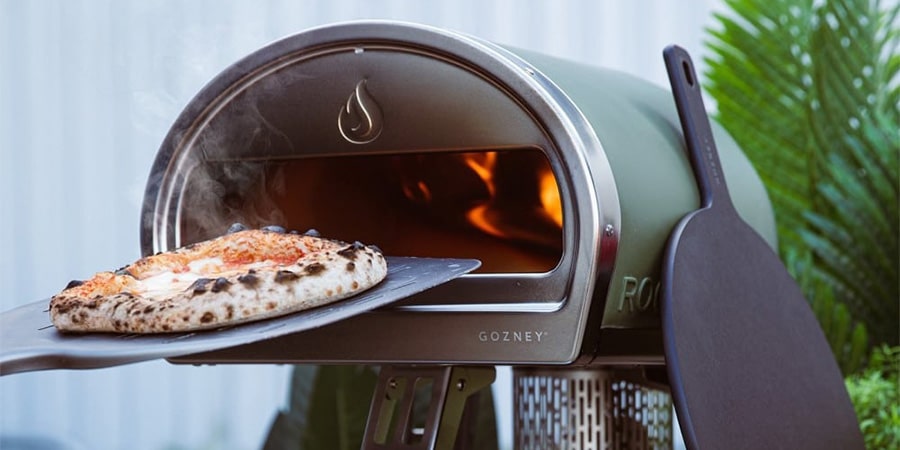 Laga den perfekta pizzan i en pizzaugn - välj mellan gasol och vedeldad hybrid